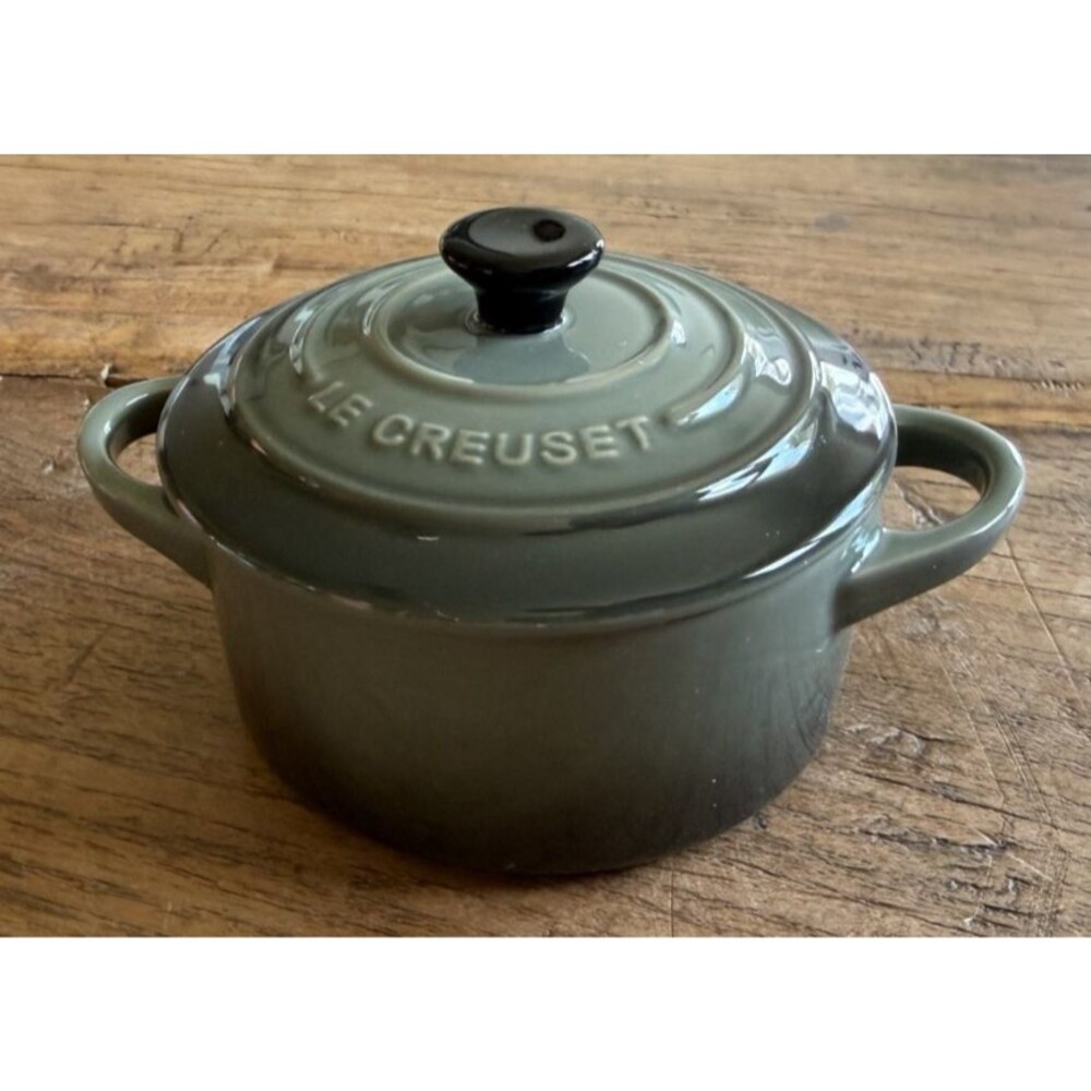 Special Listing Le Creuset 2 Round Mini Cocotte 250 ml & 1 Spoon Rest Thyme NEW - Picture 2 of 8